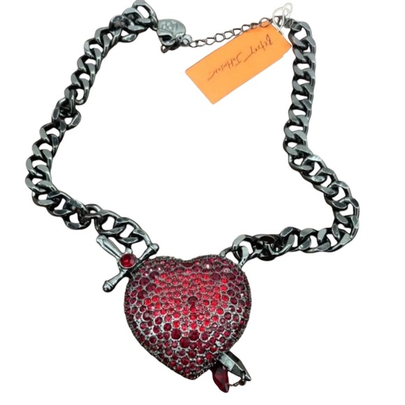Betsey Johnson Heart Dagger Pendant Necklace GothJewelry Bloody Red Spooky NWT - Picture 3 of 6